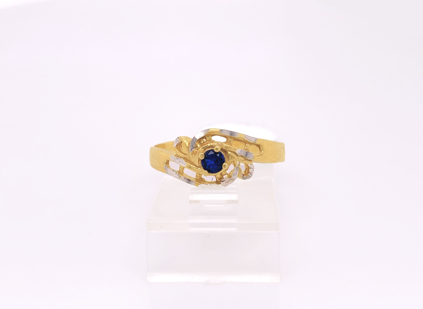 Gold Ladie Ring