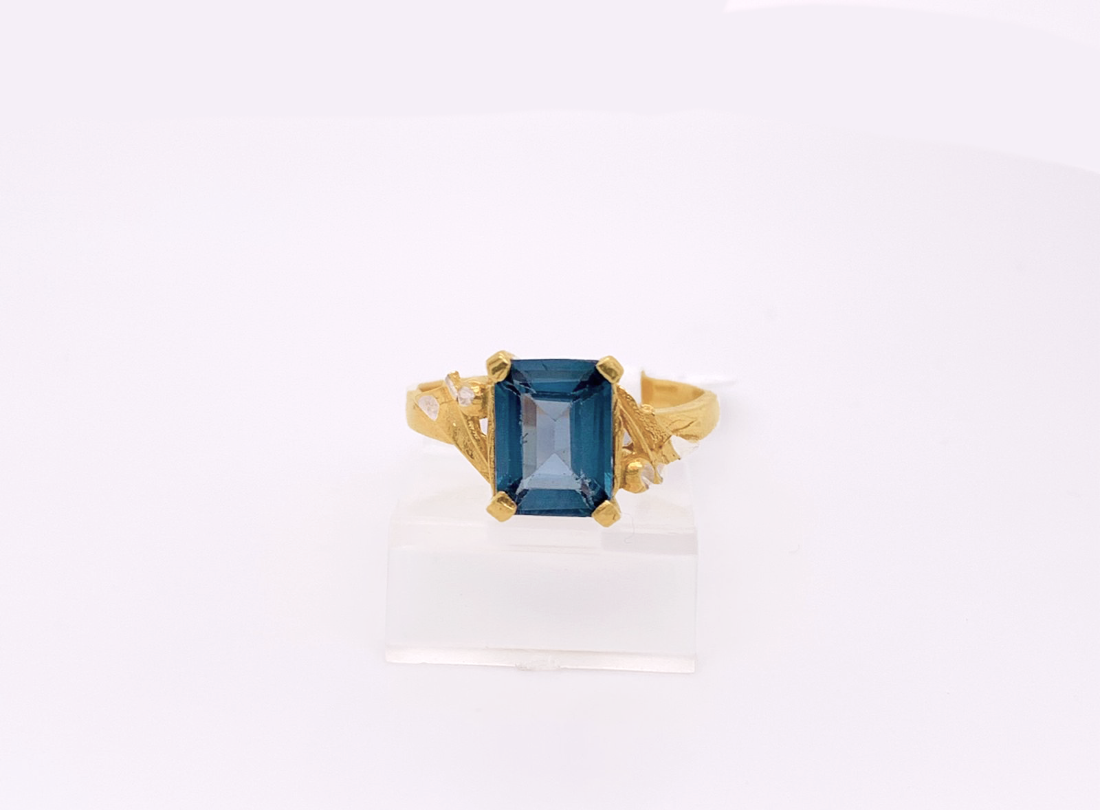 Gold Ladie Ring