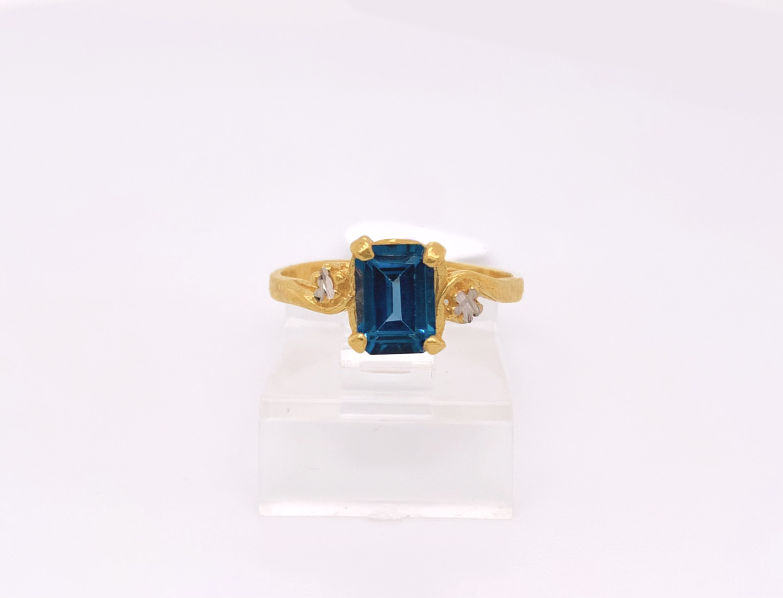 Gold Ladie Ring