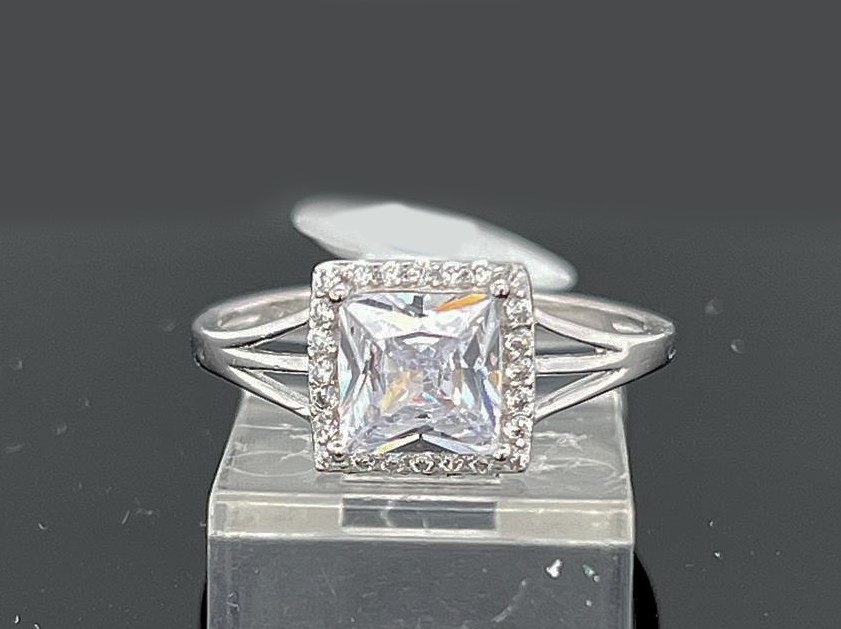Silver Ladie Ring