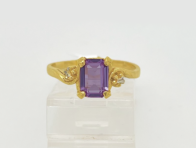 Gold Ladie Ring
