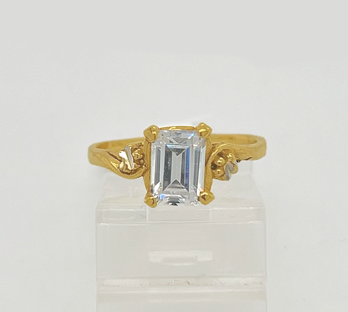 Gold Ladie Ring