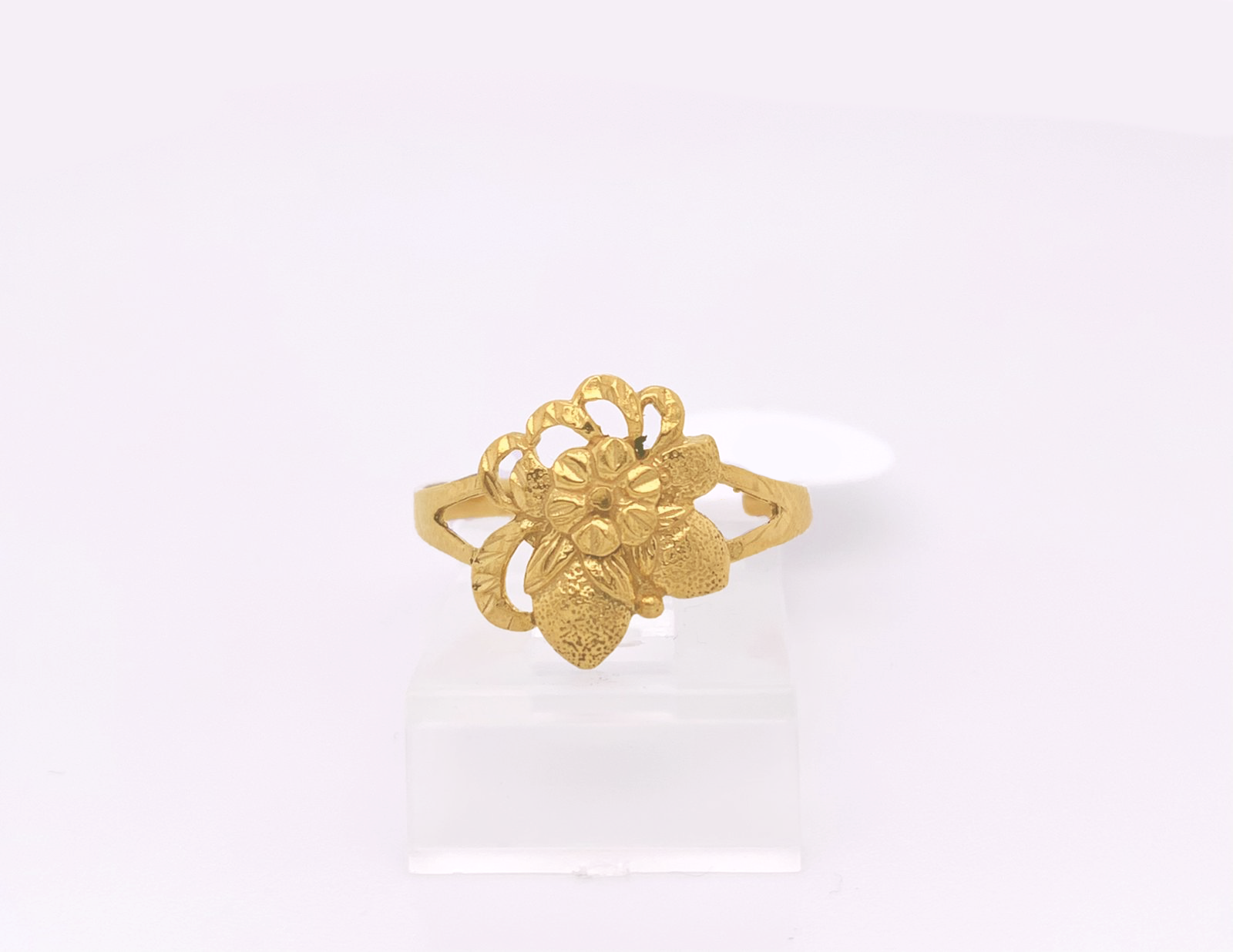 Gold Ladie Ring