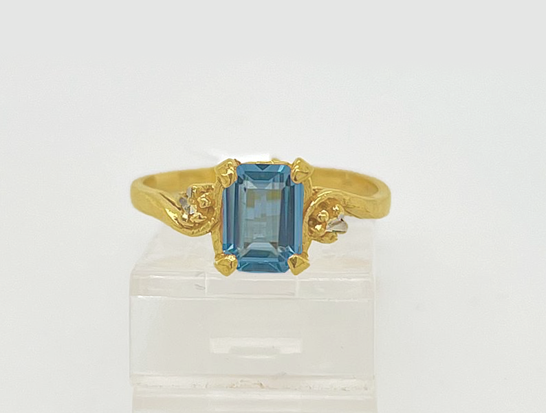 Gold Ladie Ring